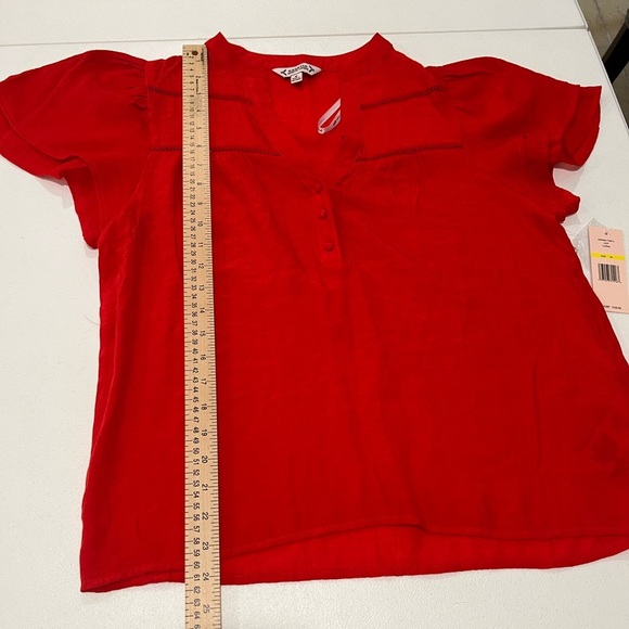 Nanett Lepore red blouse three lined buttons shortbell sleeves Vneck Sz M NWT - Picture 8 of 11